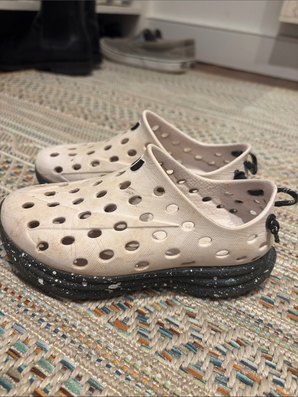 Kane Kids Lightweight White Shoes with Speckled Black Sole